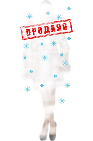 Мутоновая шуба белоснежного цвета с отделкой из меха ламы